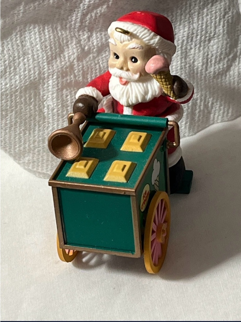 Santa Ice Cream Cart Toy - Red and Green Holiday Ornament